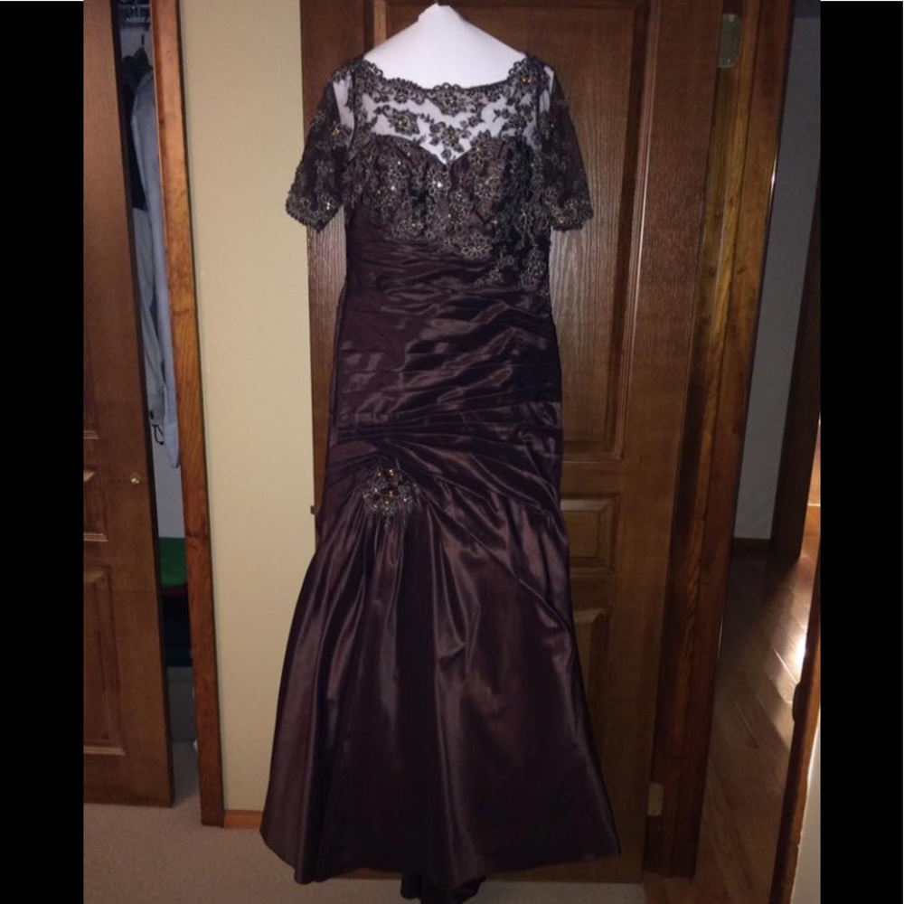 Gorgeous mother of the bride dress